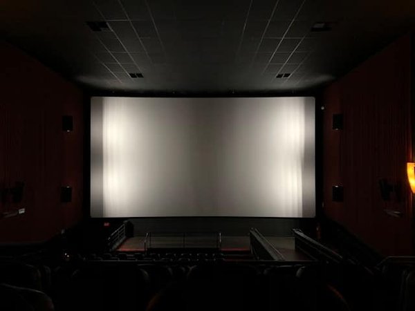 Quelles solutions acoustiques pour un plafond de home cinéma?